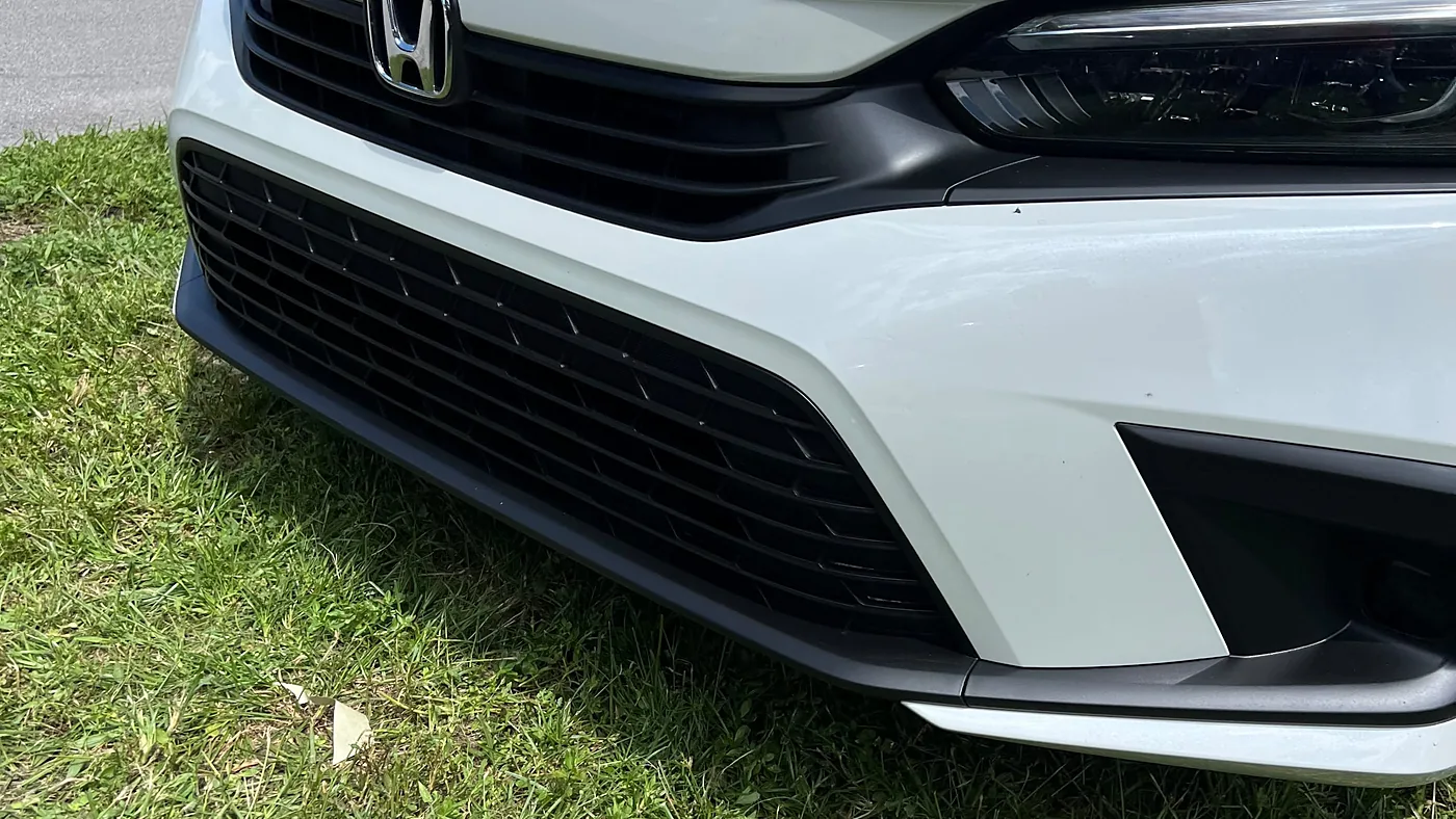 Honda Civic with flawless white bumper paint