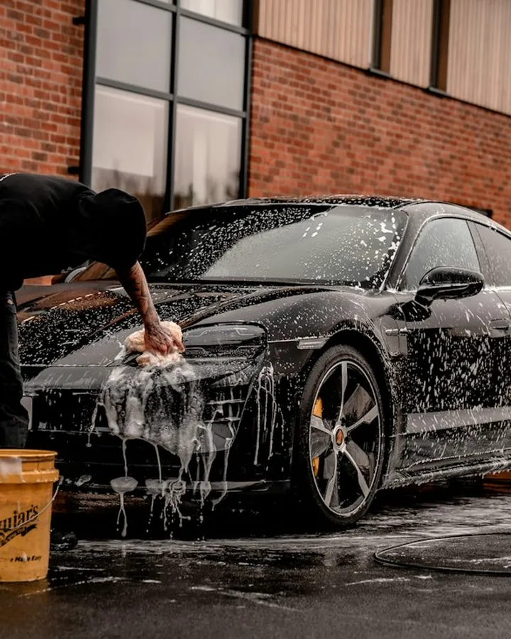 Exterior hand wash with foam