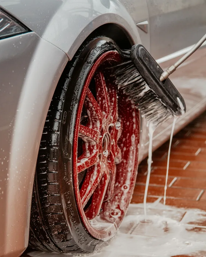 Wheels and tires cleaning